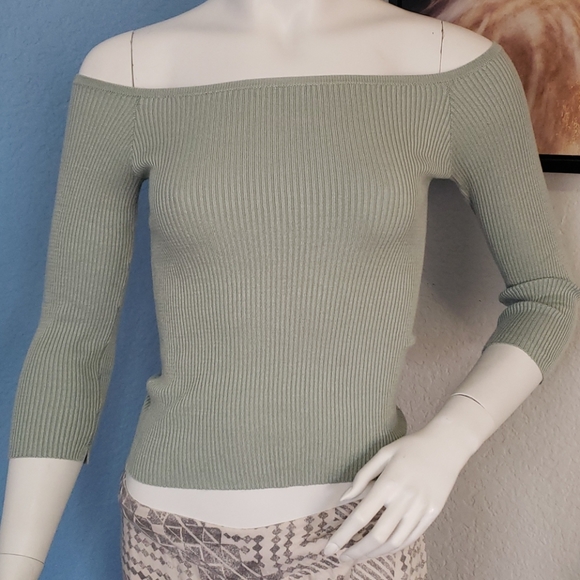 ❤3/$20 Forever 21 Off Shoulder Top Size S